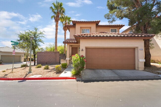 Building Photo - Beautiful Home in a Corner Lot!