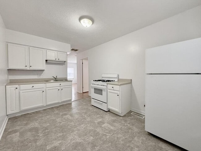 Building Photo - 2609 Bartlett St