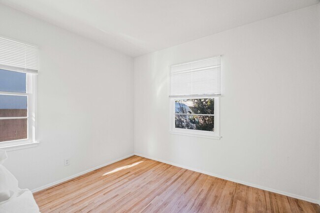 Building Photo - 13218 Lake St