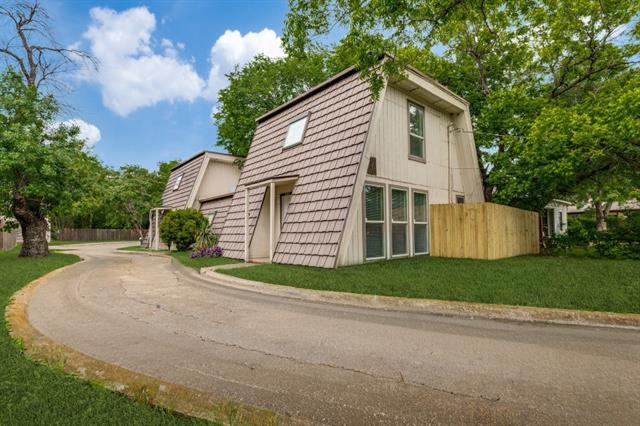Building Photo - 809 E Pioneer Dr