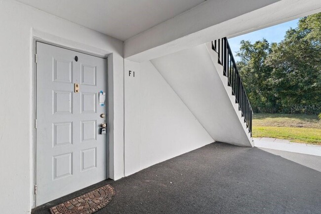 Building Photo - 1372 Pine Ridge Cir E