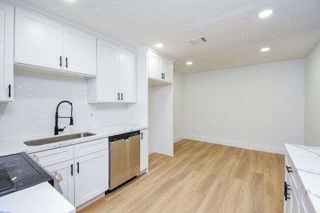 Building Photo - 1815 Mustang Springs Dr