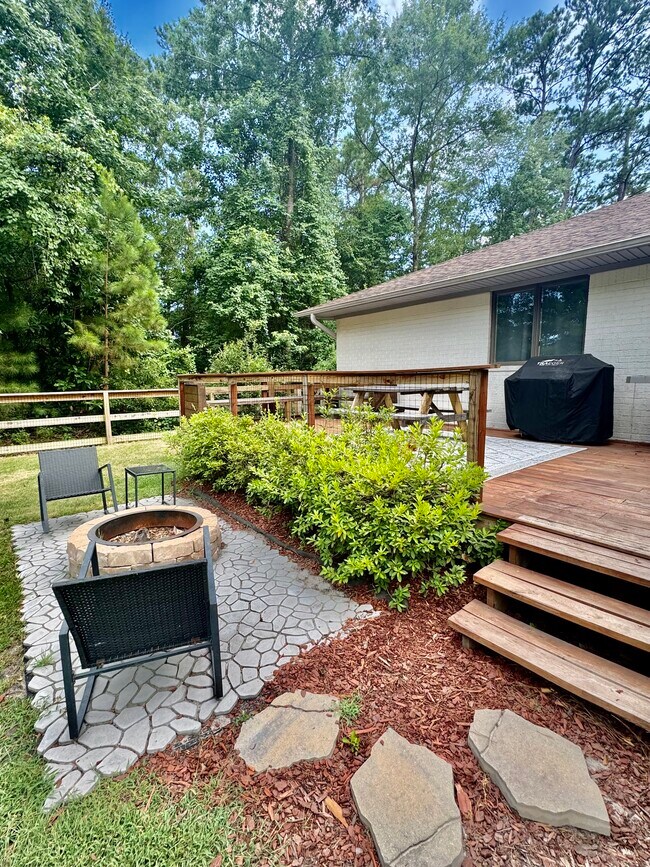 Building Photo - 303 Long Leaf Dr
