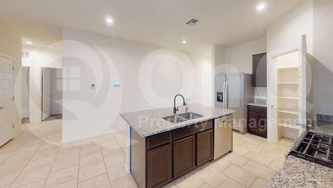Building Photo - 10305 N Arroyo Lupine Way