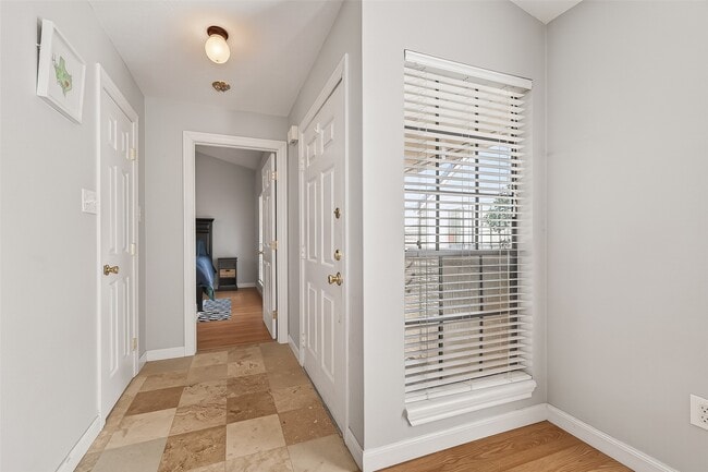 Building Photo - 2211 S Kirkwood Rd