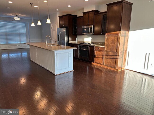 Building Photo - 9075 Alexander Way