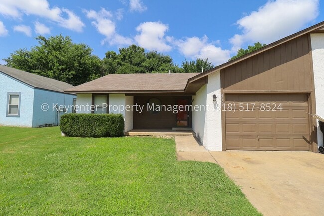 Building Photo - 4902 S Gum Ave