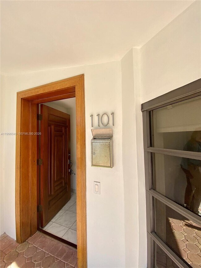 Building Photo - 1101 Bay Dr