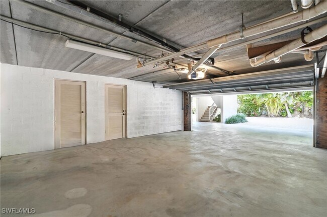 Building Photo - 1050 9th St S
