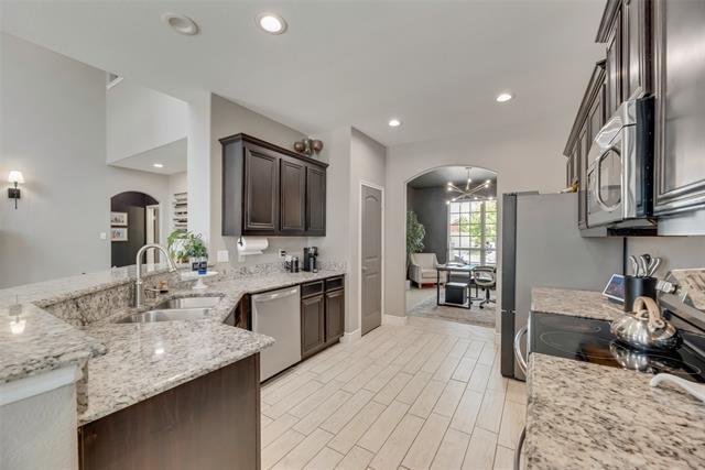 Building Photo - 404 Fountain View Ln