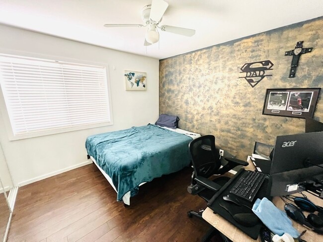 Building Photo - Simi Valley - 4 Bedroom 2.5 Bathroom - 10 ...