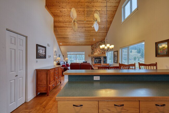 Building Photo - 313 Firelight Dr