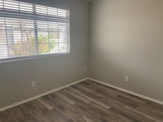 Building Photo - Private 2 bed Townhouse near University & Gilbert Rd in EastBrook community
