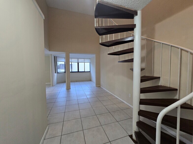 Building Photo - 8255 SW 152nd Ave