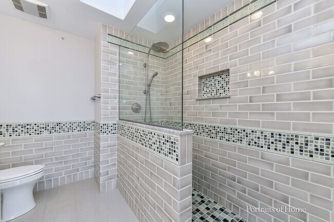 Building Photo - 850 Shandrew Dr