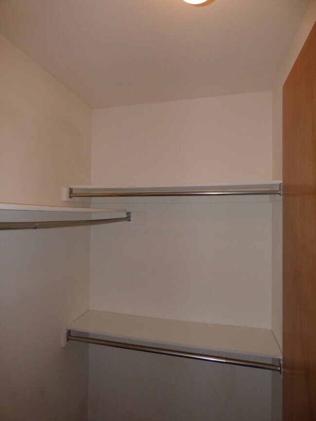 Building Photo - Lovely 3 Bed/2.5 Bath Townhome in Southwes...