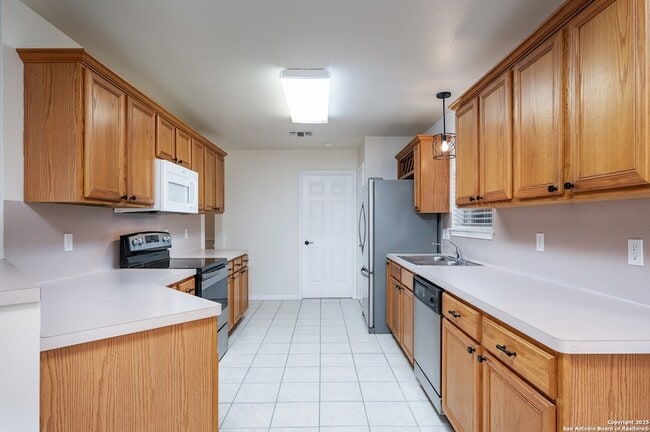 Building Photo - 963 River Rock