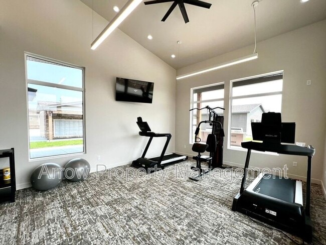 Building Photo - 1215 Claude Rd