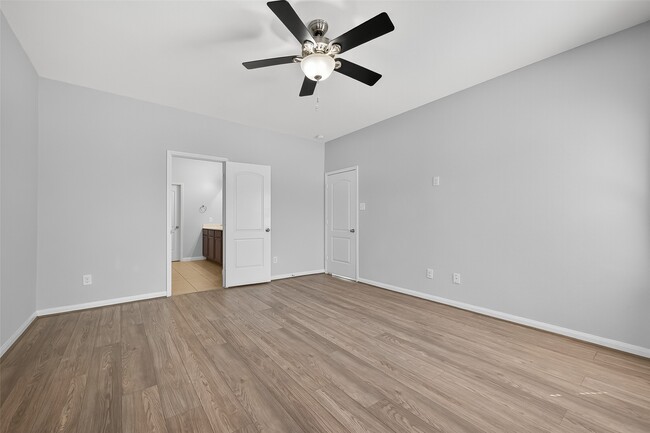 Building Photo - 5119 Harbor Palm Dr