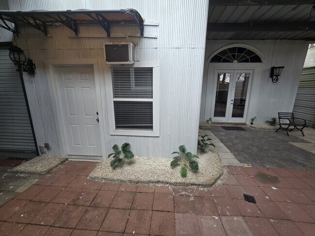 Building Photo - 9954 Genard Rd