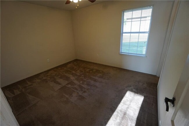 Building Photo - 3 Bedroom 2 Bath House, Total Electric, Tw...