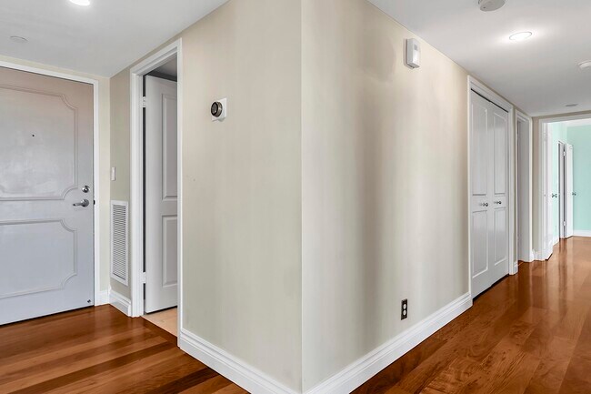 Building Photo - 2500 E Las Olas Blvd