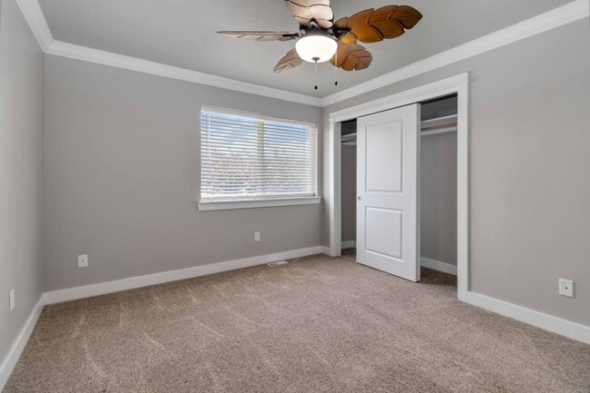 Building Photo - 2 bedroom Townhome