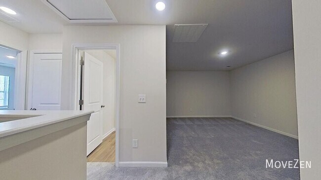 Building Photo - 12 Fernhill Ln