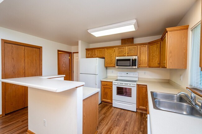 Building Photo - 7 Redtail Ct