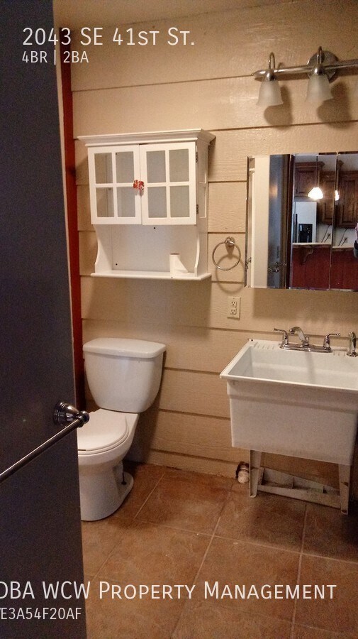 Building Photo - 2043 SE 41st St