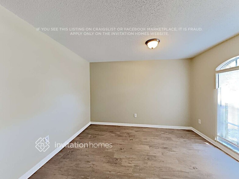 Building Photo - 5108 E Holland Ave