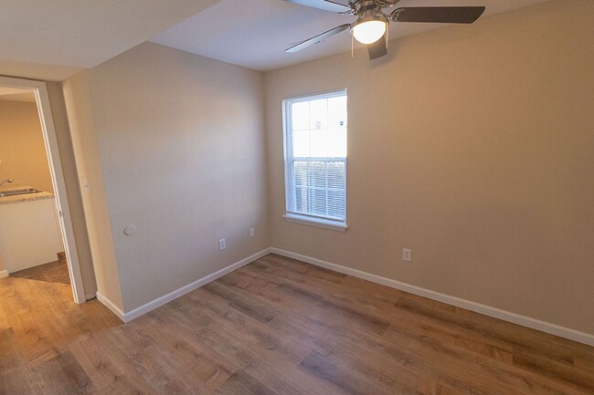 Building Photo - 1405-1407 Bodie Dr.