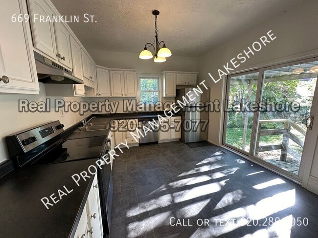 Building Photo - 669 Franklin St