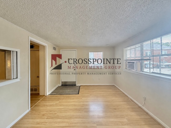 Building Photo - 1 Bed 1 Bath at Broadway Apartments! All Bills Paid!