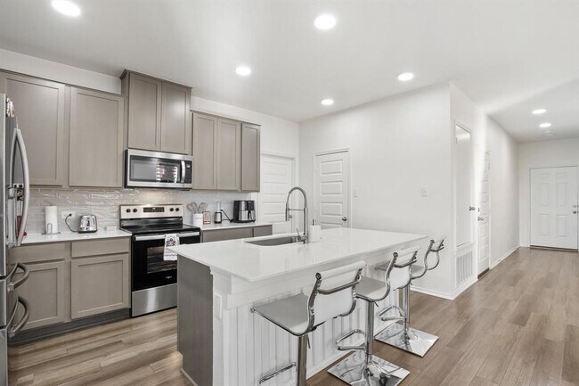 Building Photo - 102 Whitney Dr