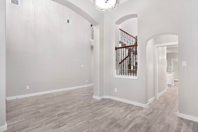 Building Photo - 28243 Chalet Park Dr