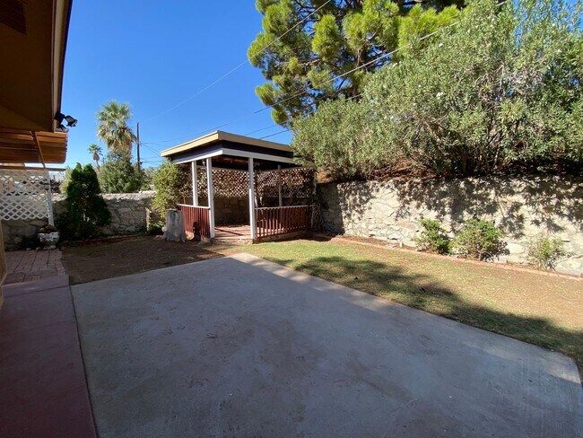Building Photo - 783 De Leon Dr
