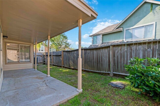 Building Photo - 16054 Hidden Acres Dr