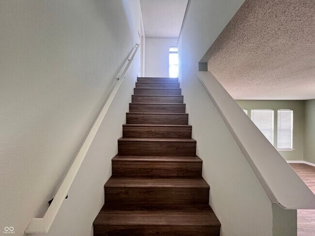 Building Photo - 10400 Hickory Hill Dr