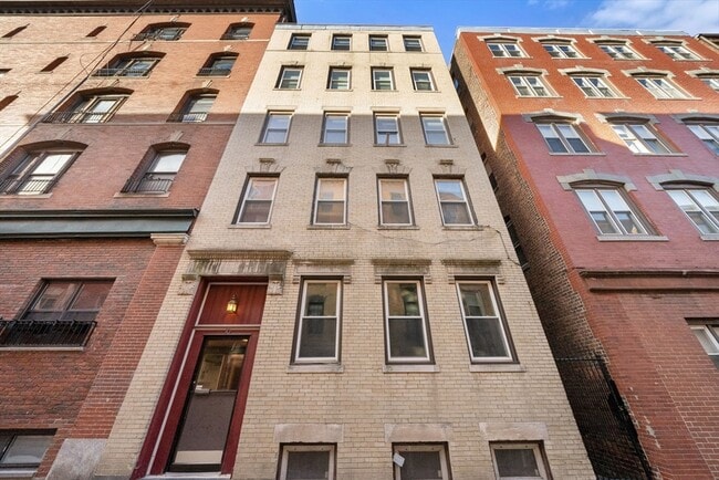 Building Photo - 10 Henchman St