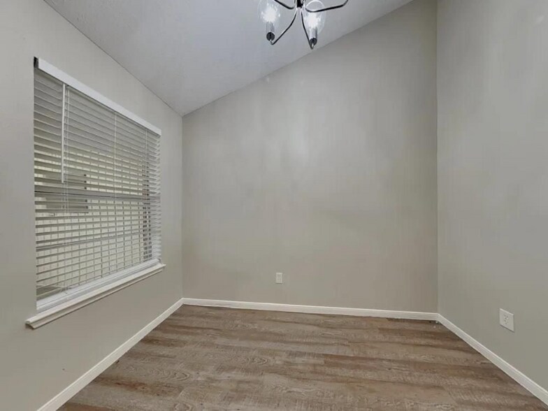 Building Photo - 16509 Cairngorm Dr