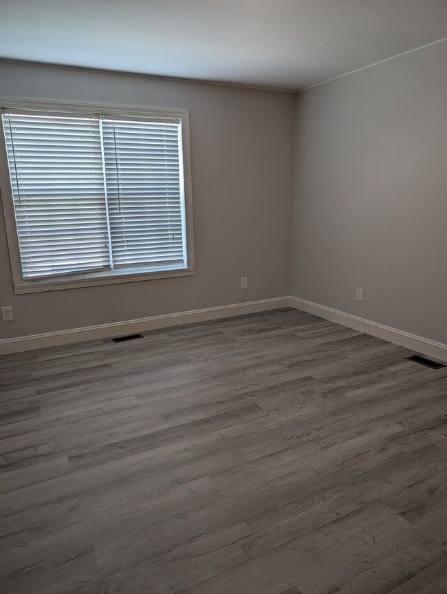 Building Photo - 3212 Grapevine Ct W