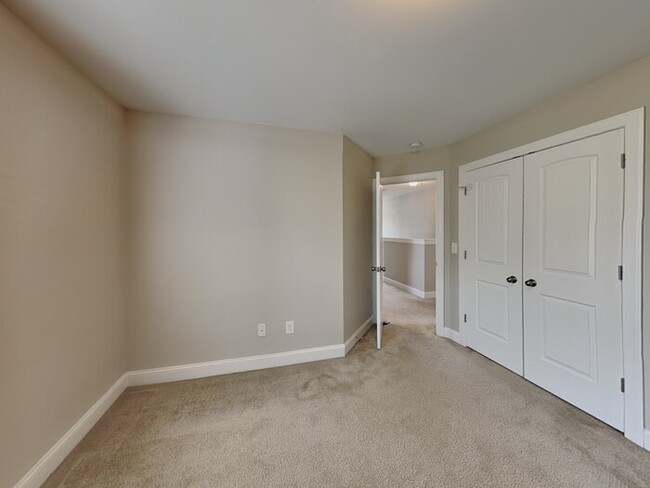 Building Photo - 105 Hilldebrant Dr