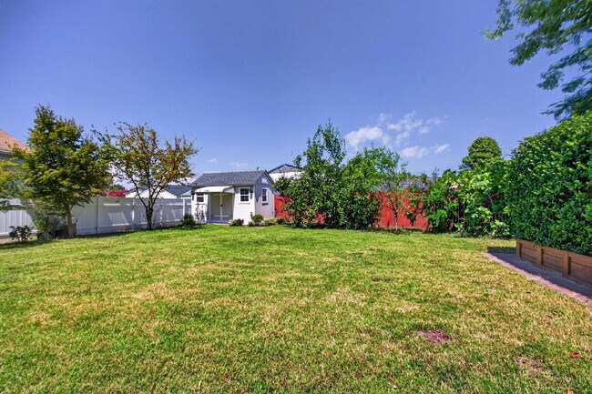 Building Photo - "Spacious 5-Bed featuring TWO PRIMARY SUITES with a beautiful backyard oasis in Norfolk!"