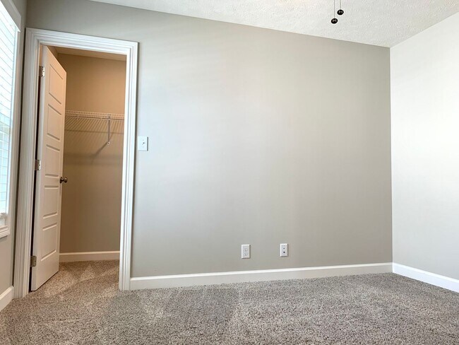 Building Photo - 1247 Highgrove Ln