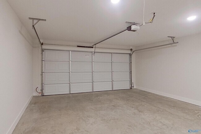 Building Photo - 111 Live Oak Dr