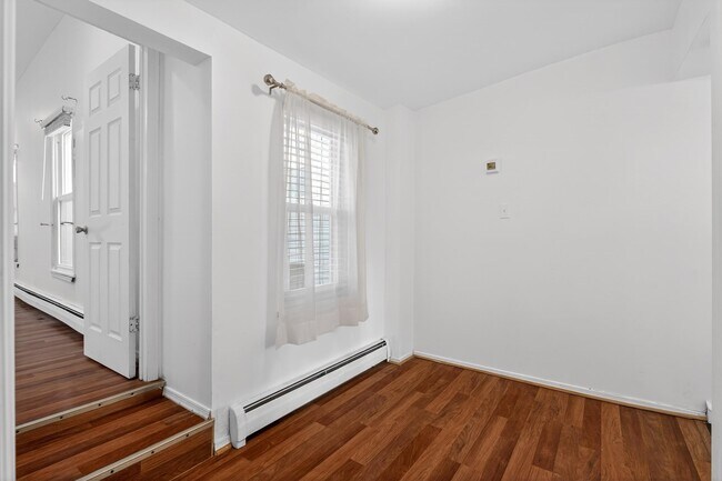 Building Photo - 104 McAdoo Ave