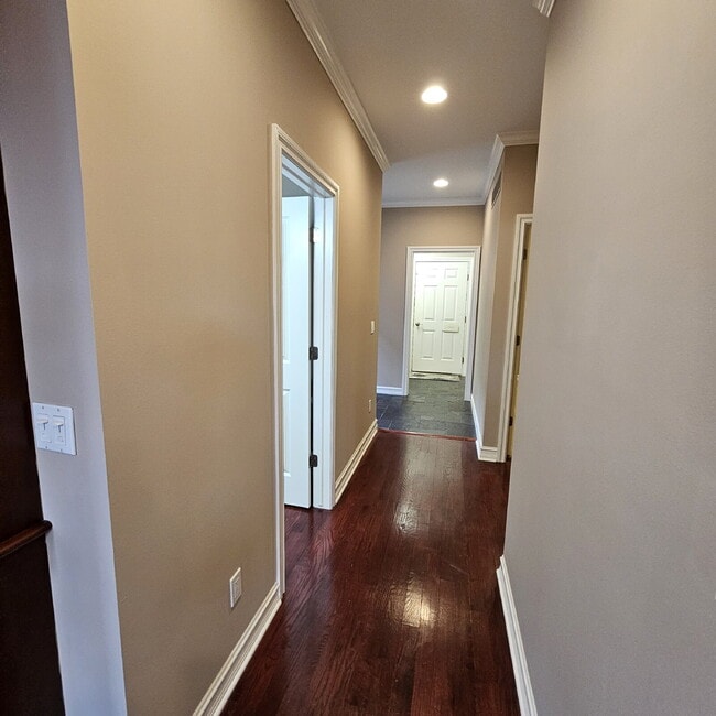 Building Photo - 3 Bedroom, 2.5 Bath Townhome Near Lake St. Clair with Finished Basement, Attached Oversized 2 Car...