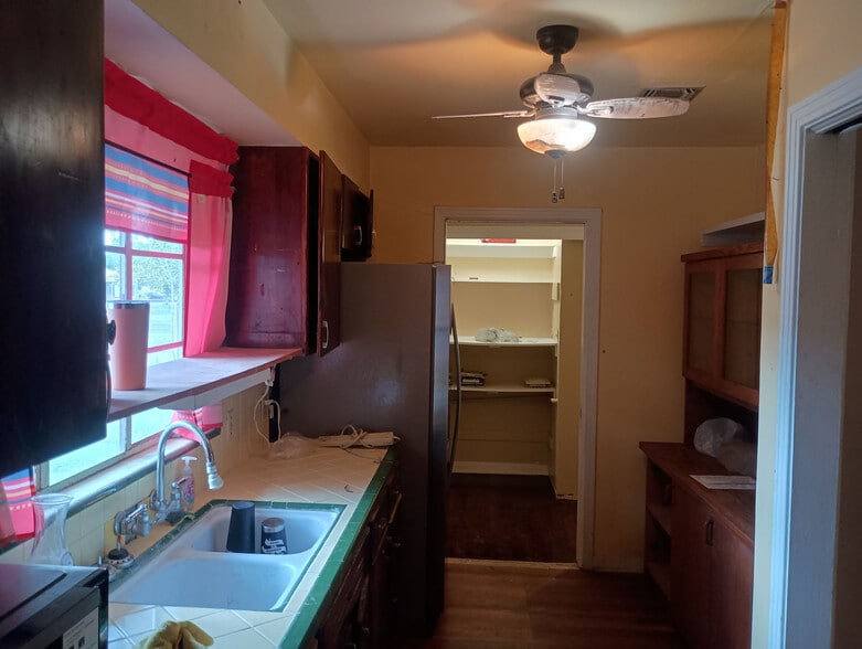 Building Photo - Room in Single Family Home on Brettonwood Dr