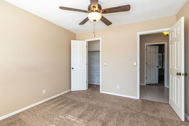 Building Photo - 3 Bed | 2 Bath in Broken Arrow!